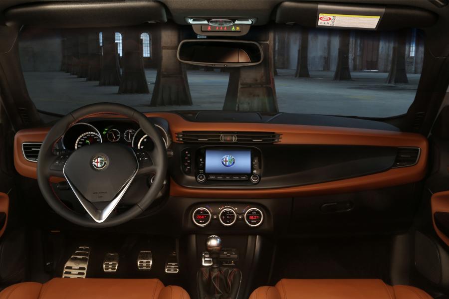 Торпедо Alfa Romeo Giulietta Sportiva (940) 2013 года  (WW) (фото 10 из 32)